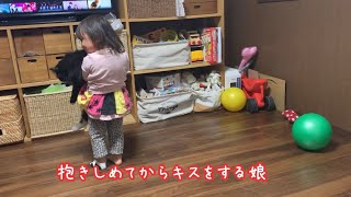 飼い主を好きすぎる猫と娘から愛されすぎている猫 ノルウェージャン&ラガマフィン A lonely cat and a cat loved too much by my daughter