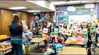 CUTEST PROPOSAL EVER! KINDERGARTEN TEACHER SAYS YES