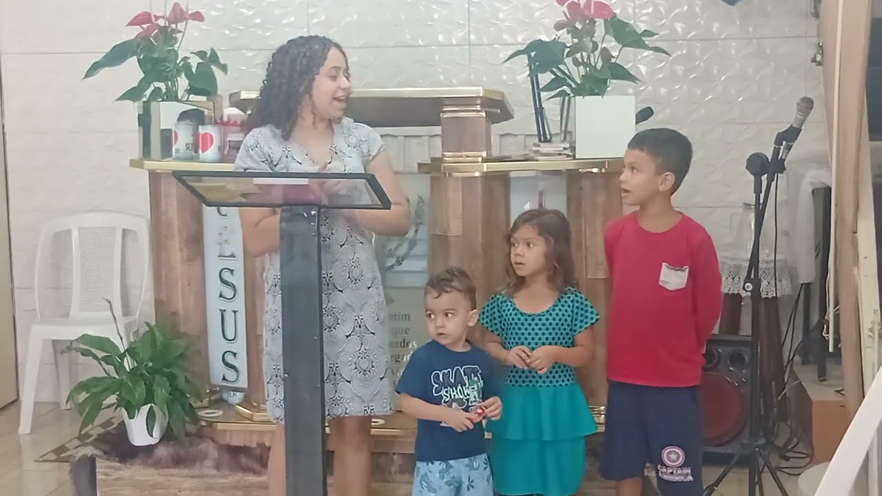 Vamos adorar a Deus crianças 