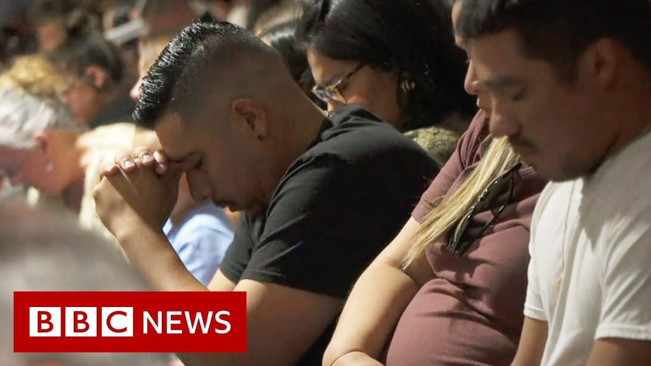 Hundreds visit Texas school shooting victims – BBC News