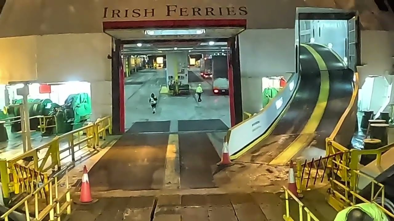 Navio de Cruzeiro e um Hotel 🏨 flutuante 🛳️