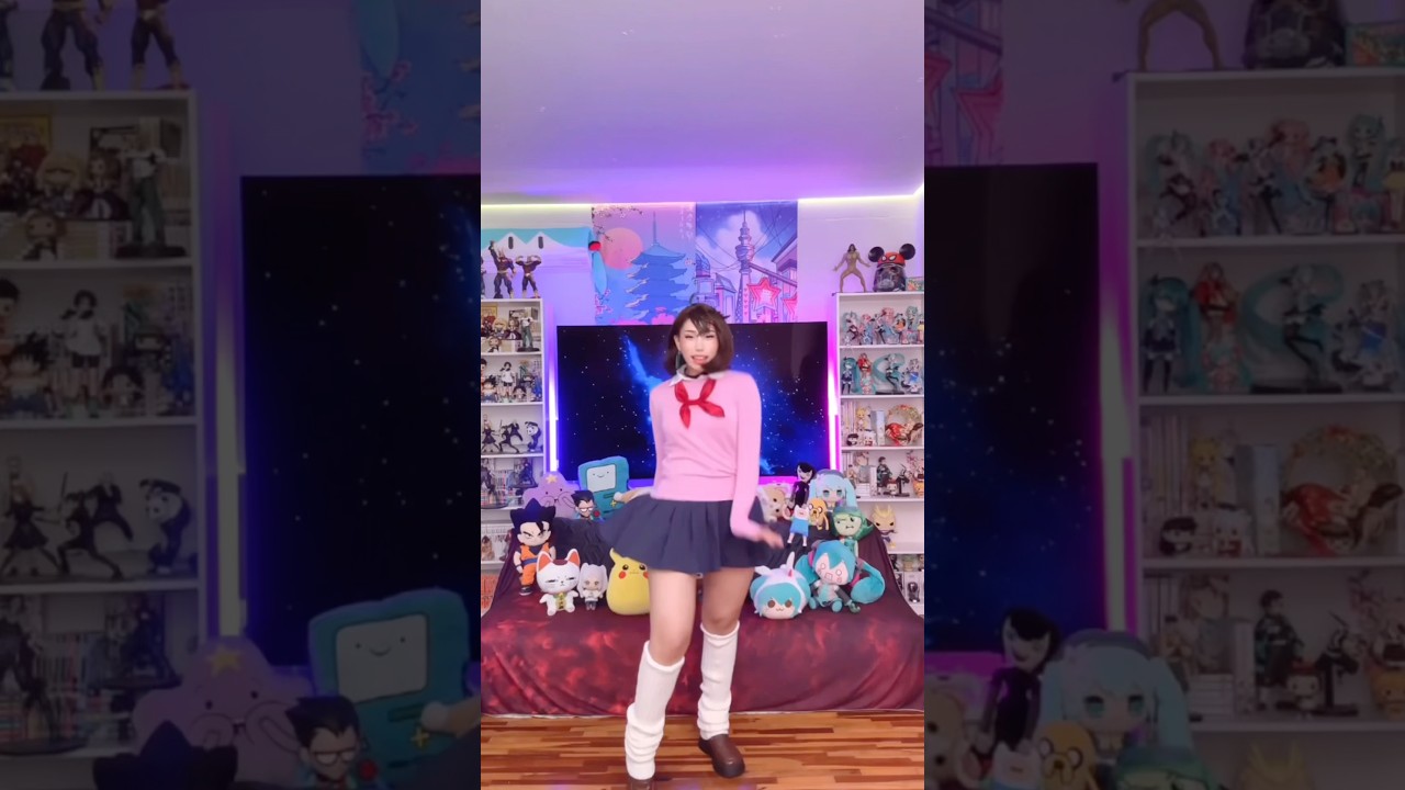 Who’s your favorite Ayase? Momo or Seiko? #cosplay #cosplayer #dandadan