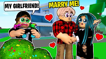 I dared MY GIRLFRIEND to flirt with a ROBLOX SLENDER! (they kissed)
