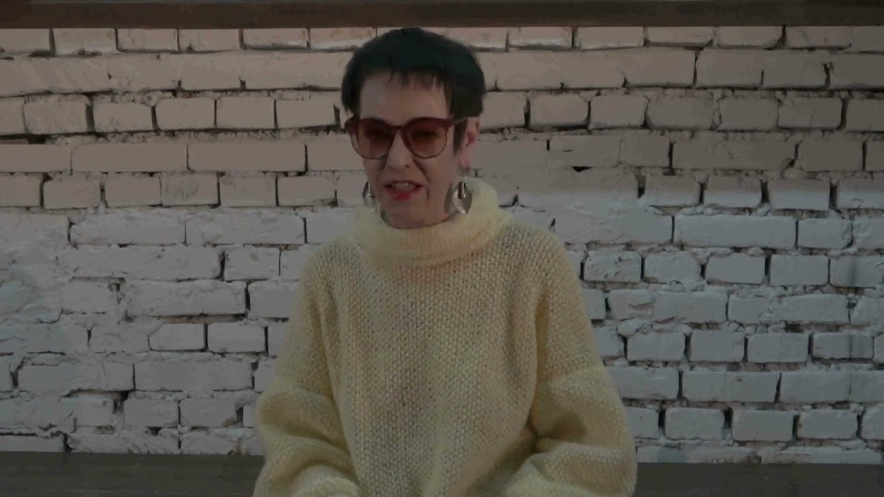 Анна Ахматова - "Не с теми я, кто бросил землю..." - YouTube