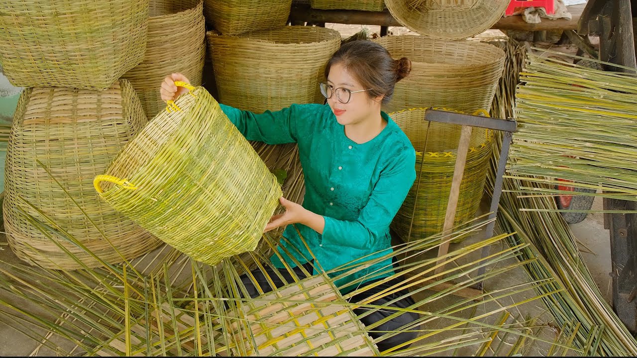 The Process of Weaving Bamboo Baskets Making Baskets to store
