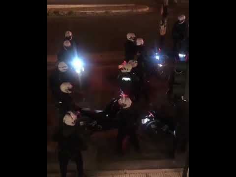 Νέα Σμύρνη - Αστυνομικός προτρέπει: «Πάμε να τους γαμήσουμε, πάμε να τους σκοτώσουμε»