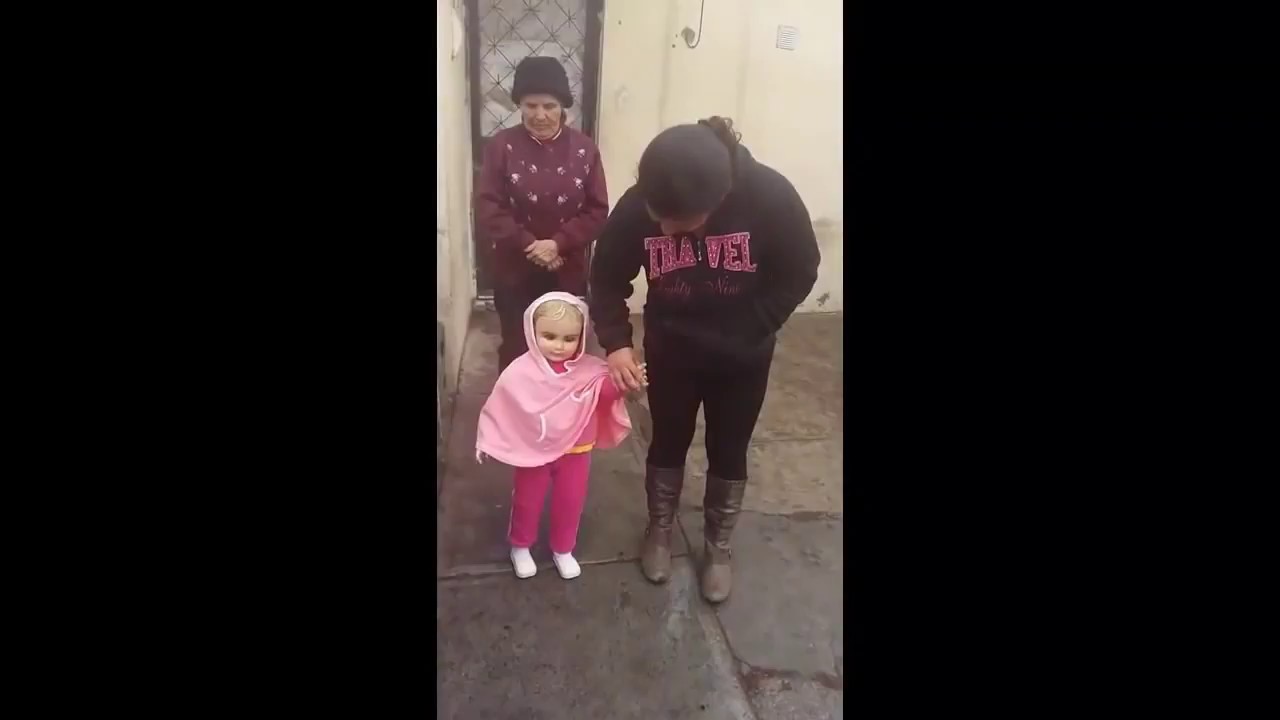 muñeca que camina sola truco