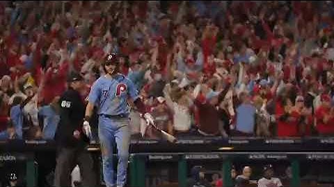 TREA TURNER puts the Phillies ahead. #baseball #mlb #beisbol