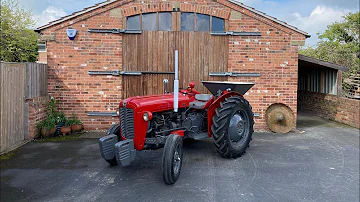 Kolik koní má tříválcový dieselový traktor Massey Ferguson 35?