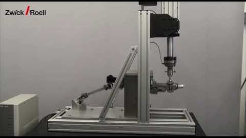 Tests on adjustable steering column - Prüfung an einer höhenverstellbaren Lenksäule