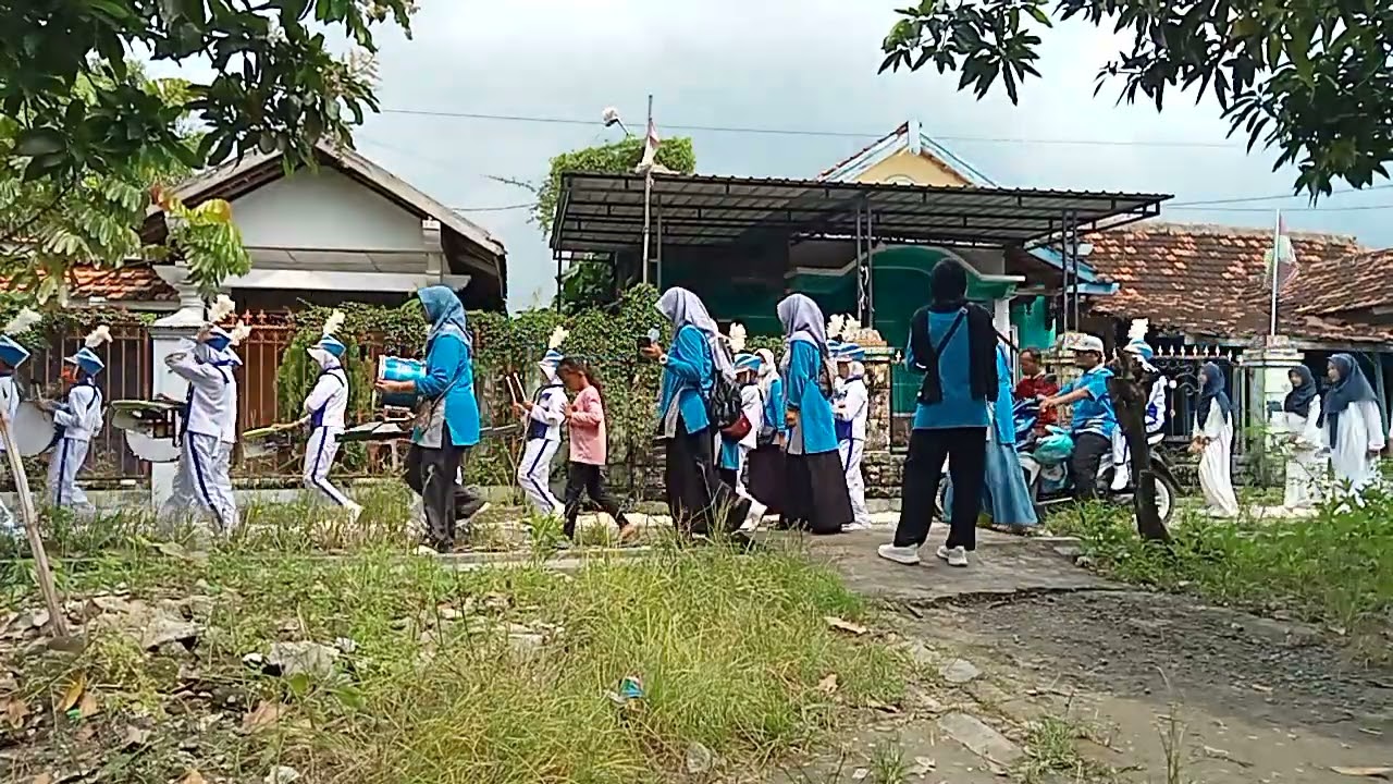 Karnaval Akhirulsanah Madrasah ibtidaiyah Ketanggi Rembang menyambut Bln Ramadhan yg akan tiba