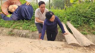 Ms. Thuy fell and fainted, but luckily HOI arrived in time to help.