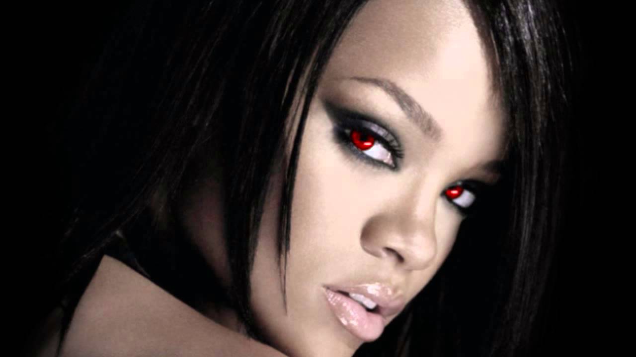 Rihanna - Disturbia (Halloween Mix)