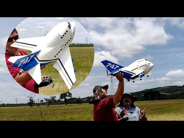 Esse avião de controle remoto é muito cabuloso 😱