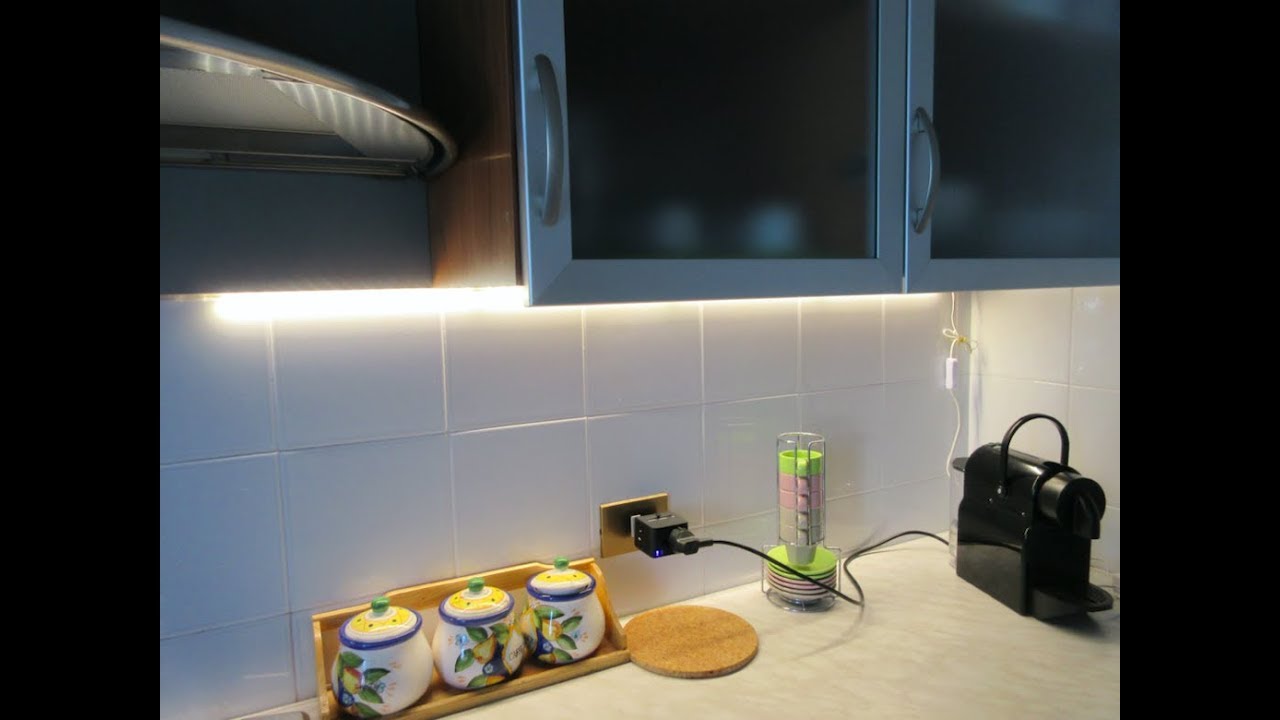 Come assemblare una barra LED sottopensile per cucina 