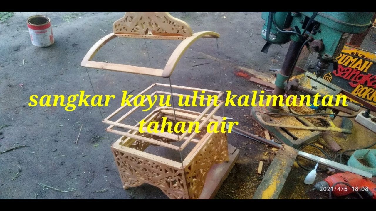 membuat sangkar dengan kayu tahan air dan super keras ulin.