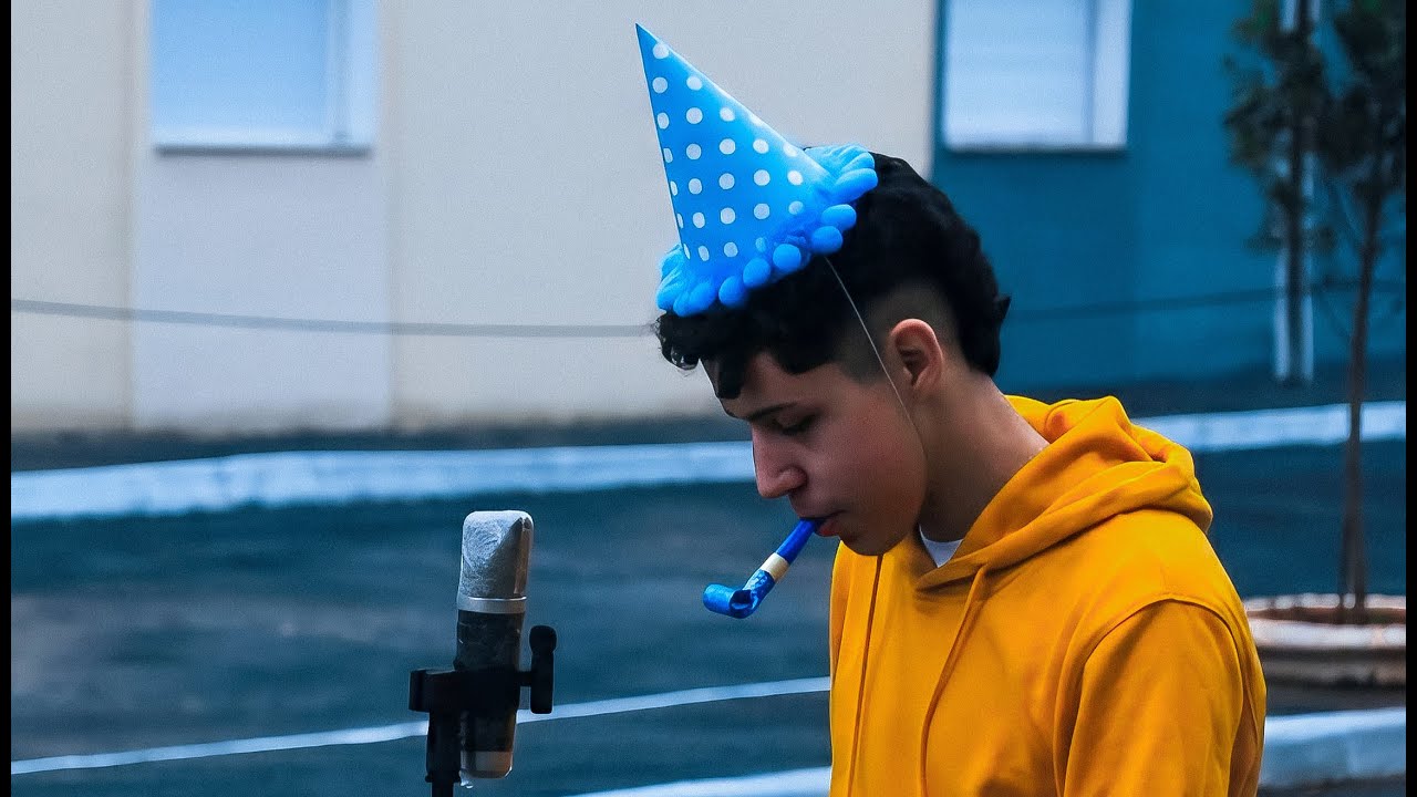 Brencco B - 20 Years Old Freestyle (Live Mic Performance)