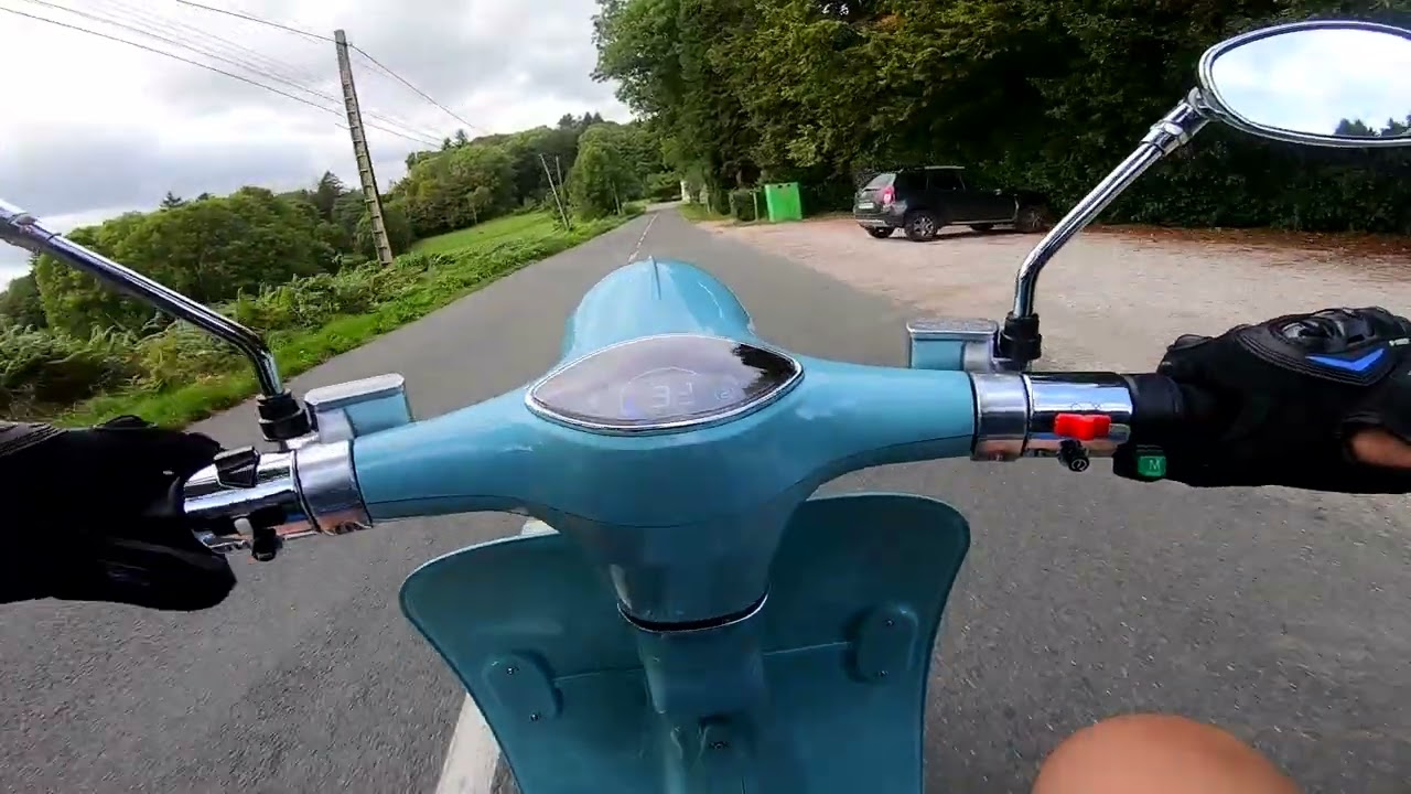 Vers la Montagne Noire avec le Scooter LYCKE RETRO 90