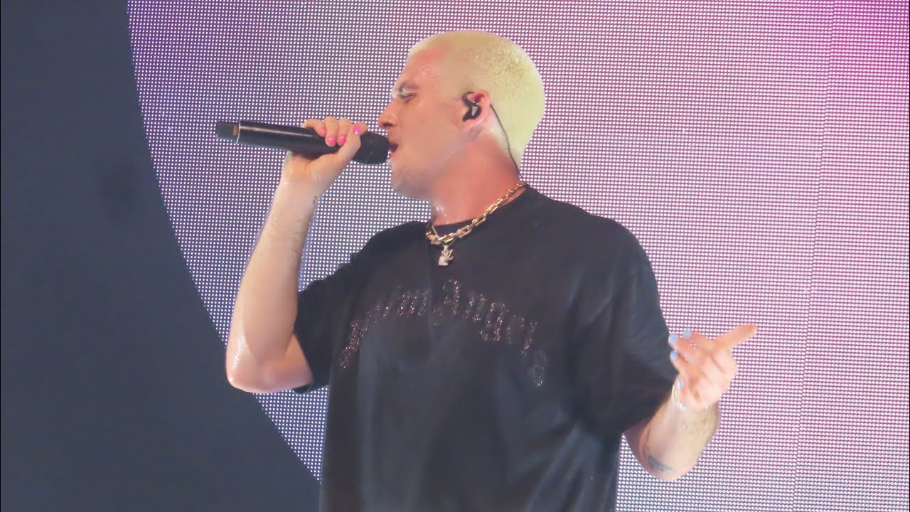 Lauv Paris in the Rain (live at Hammerstein Ballroom 08/26/22) YouTube