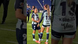 Liderazgo puro: Charlyn Corral platicando con sus compañeras tras el partido. 🔥 #charlyncorral