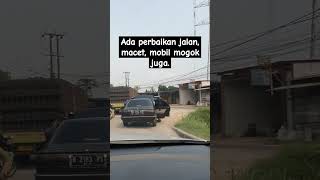 Ada perbaikan jalan, macet, mobil mogok juga. youtubeshorts automobile