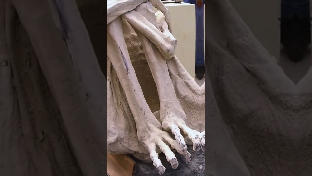 Unraveling the Enigma: The Three-Fingered Mummy of Nazca, Peru 🇵🇪. 