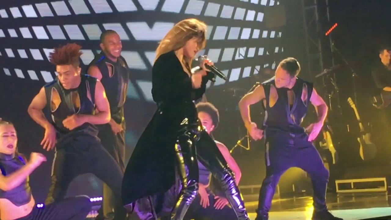 Selena Gomez - Slow down (Revival Tour Singapore) - YouTube