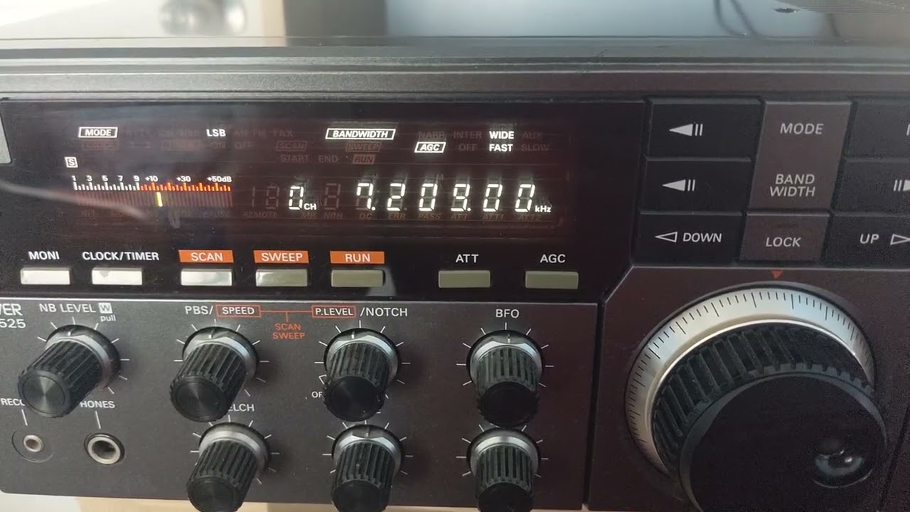 JRC NRD-525 on 7209 kHz LSB - YouTube