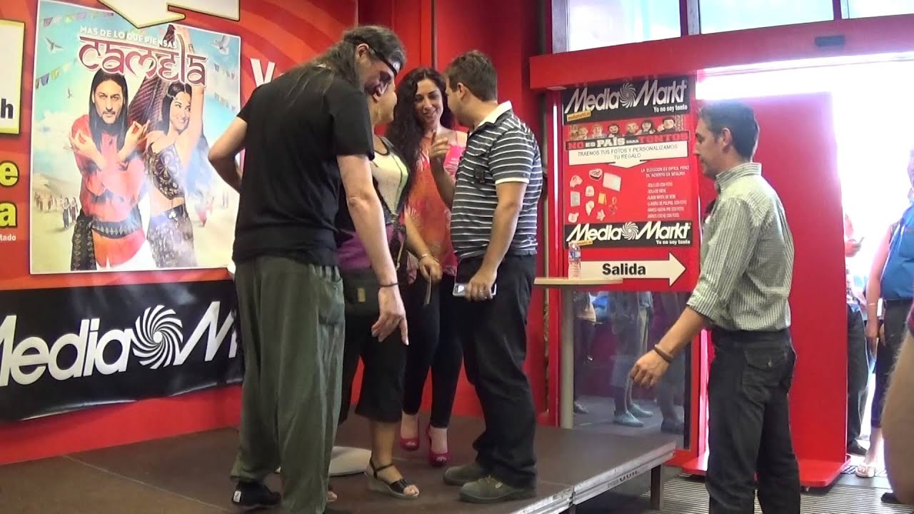 Firma de Camela en Media Markt Alcalá de Guadaira - Parte 7