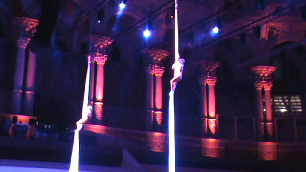 Duo de telas AEREAS en la sala Oval de Barcelona,coreografía Teresa Jiménez Silva