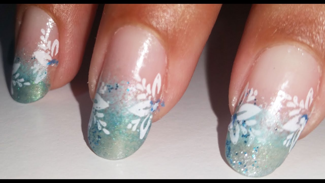 Idée nail art thème Reine des Neiges en dégradé éponge et stamping