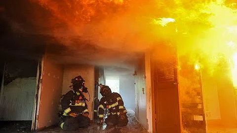 Inside a burning house - DayDayNews