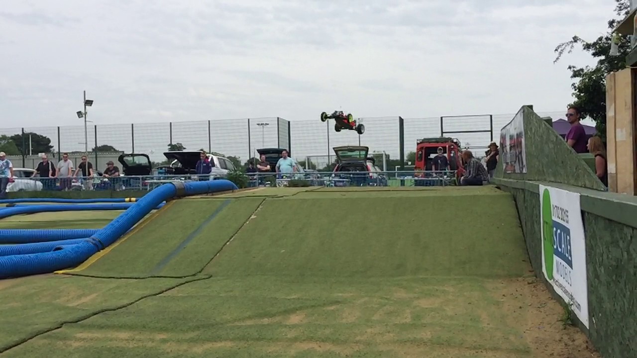 B6 Buggy slow motion rc car jump