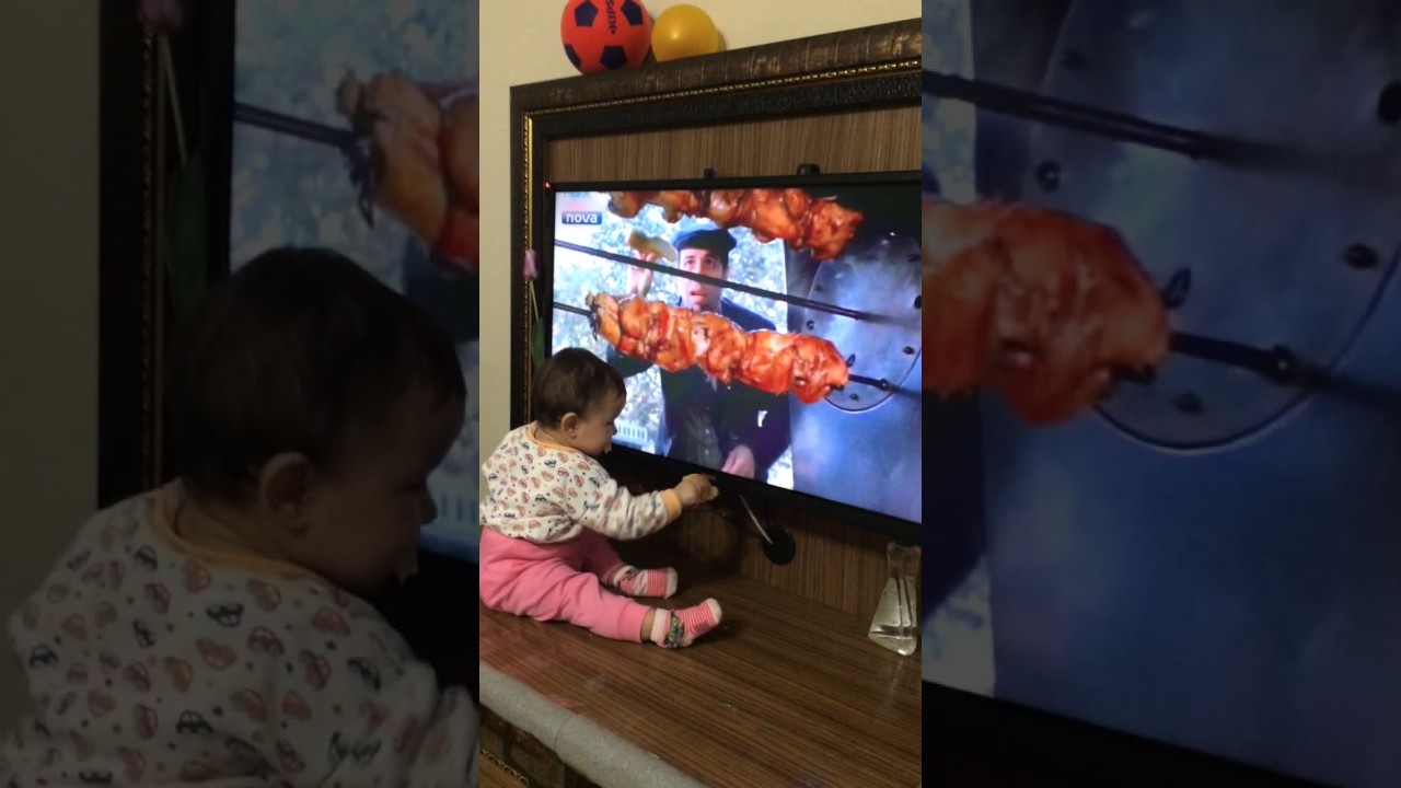 Kemal SUNAL Amcayla piliç'e ekmek banma