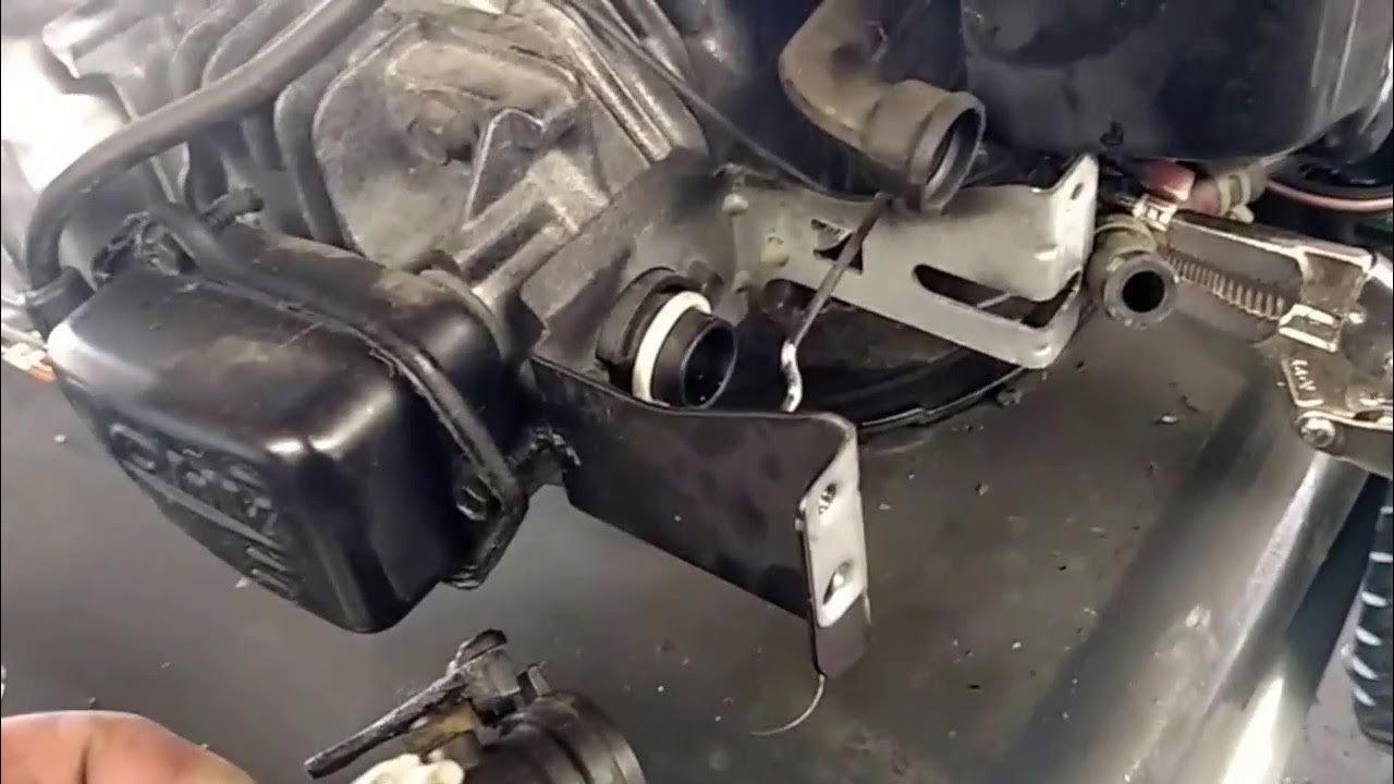 Removing carb from newer Briggs & Stratton engine YouTube