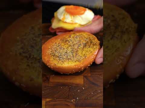 SANDUÍCHE DE MORTADELA