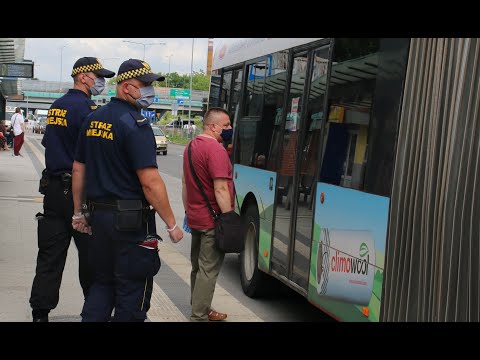 Kontrolerzy ZTM i strażnicy miejscy przypominają pasażerom o zasłanianiu nosa i ust - ITV Kielce