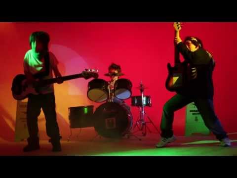 "Perdida en el Bosque" - Videoclip Oficial
