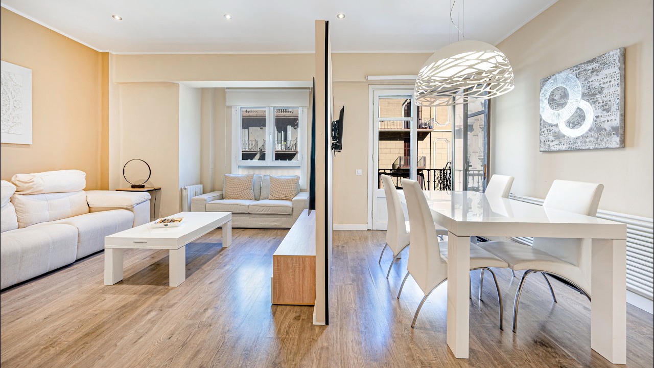 Video tour — Elegance and comfort in a prime location in Dreta de l’Eixample.