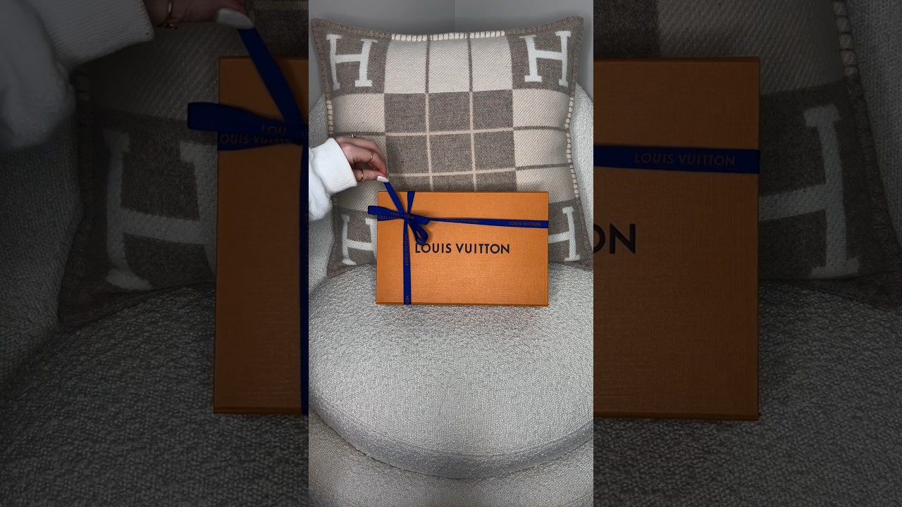 Louis Vuitton Nano Speedy (bicolour emprinte leather) and 🎁 for my sister  Double Unboxing 👜 