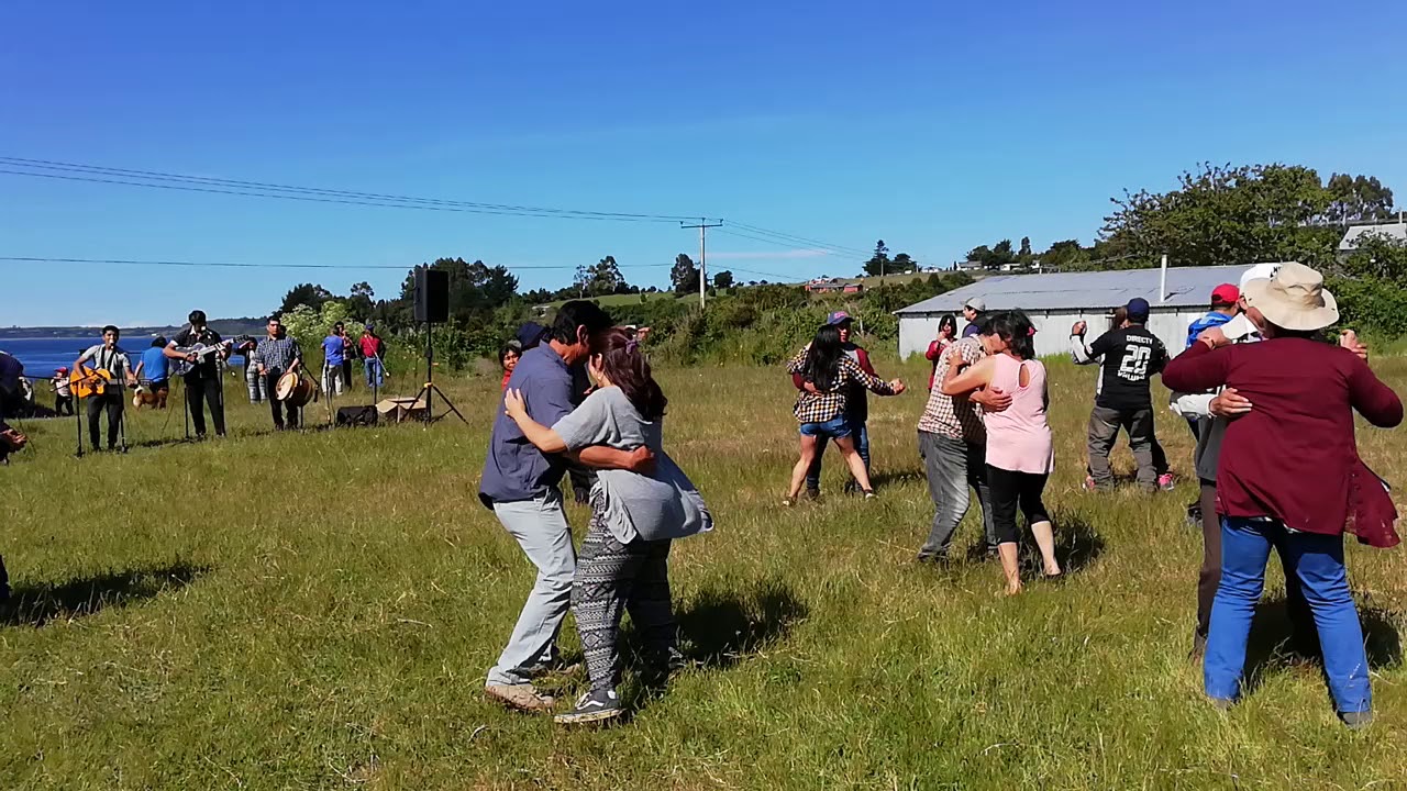 Viento y Marea de isla Alao en Peña Solidaria en sector Capilla Antigua de Chaulinec-Chiloe