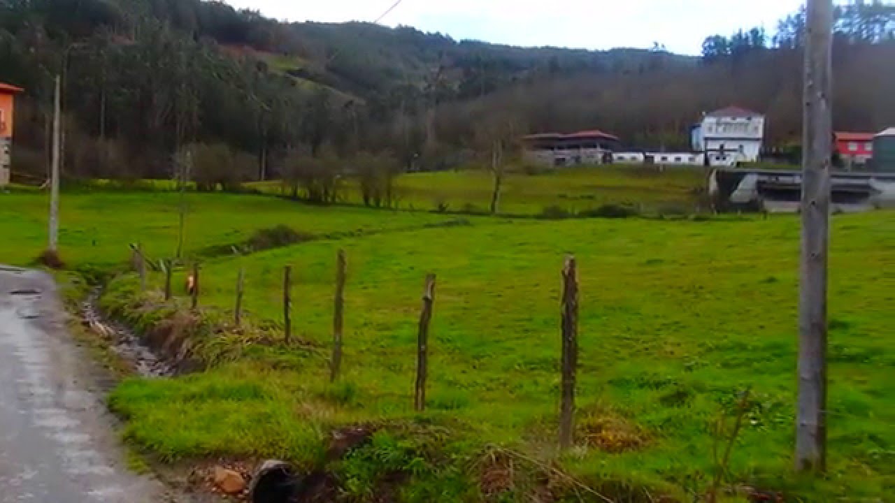 EL CAMINO ATRAVIESA EL PUEBLO DE LLAMAS (VILLAZÓN, SALAS, ASTURIAS).