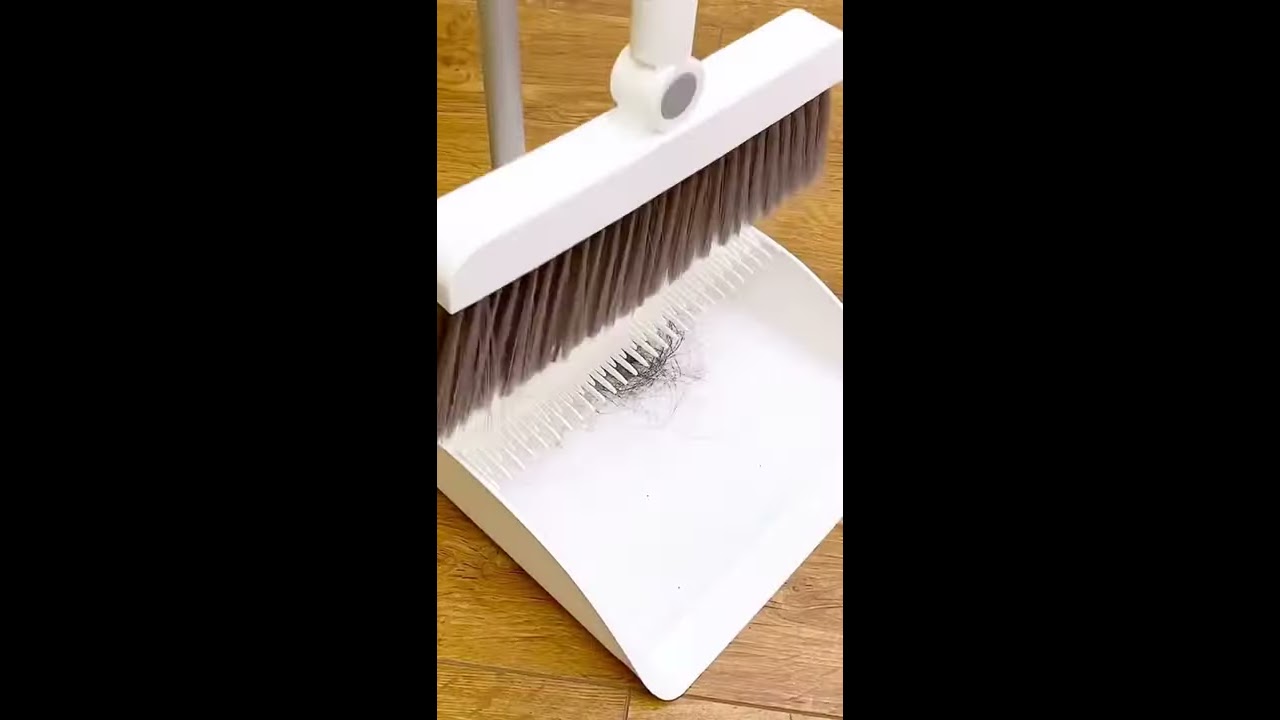 Magnetic suction broom