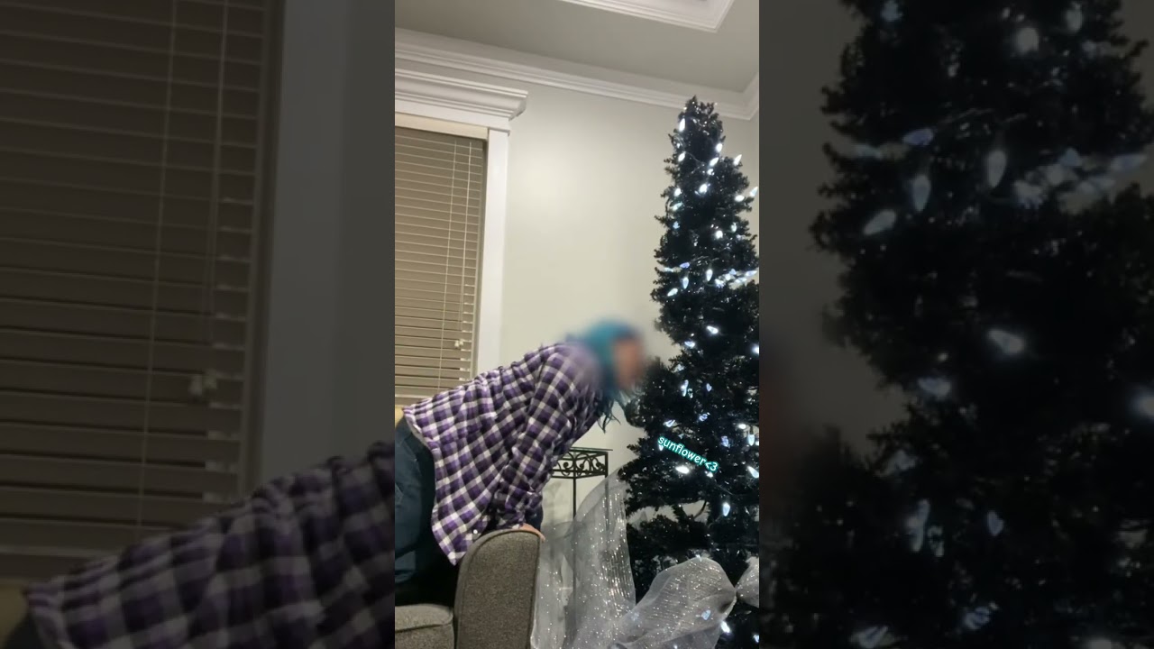 just a fox decorating a christmas tree ~! 