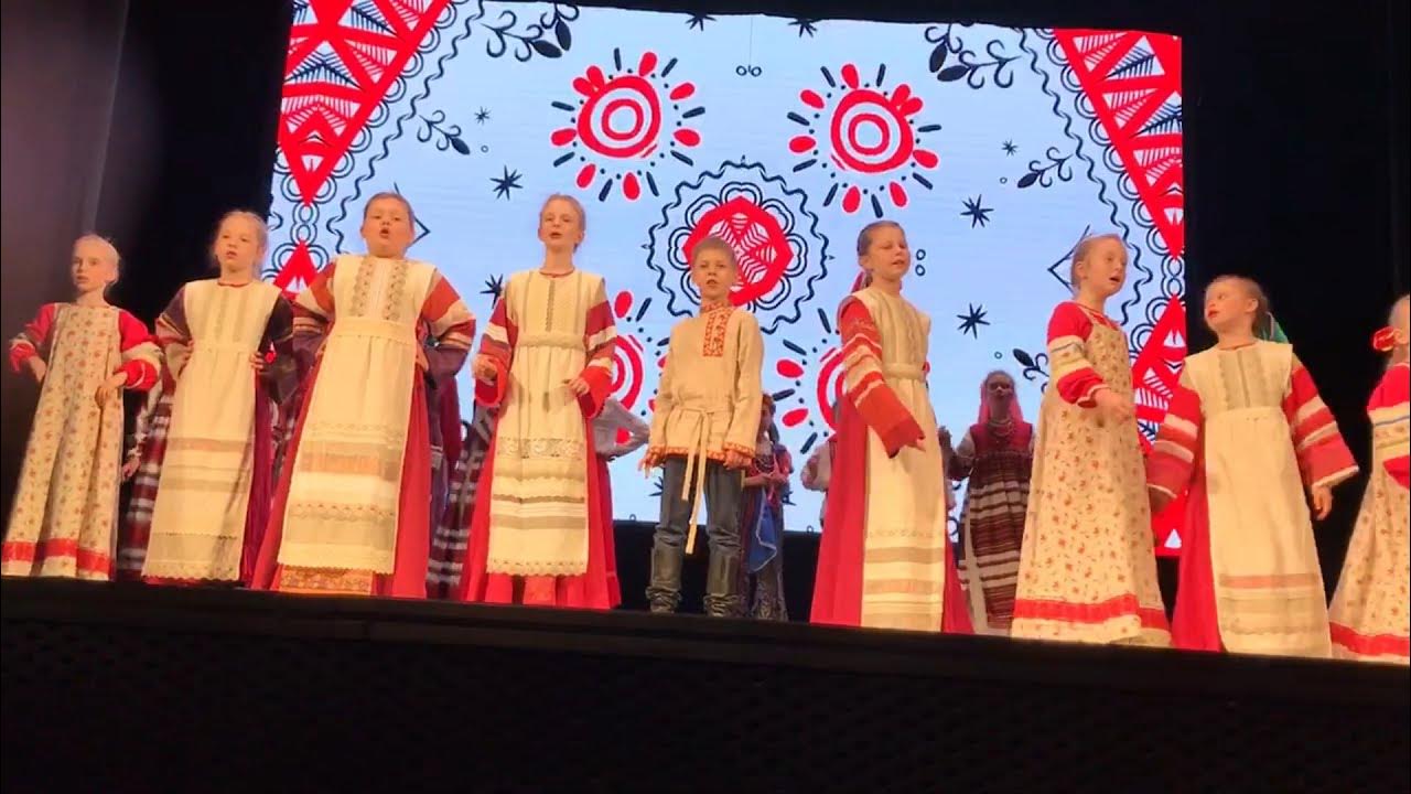 Встреча фольклорных коллективов. Ансамбль потешки. Народный ансамбль потешка. Народный хореографический ансамбль потешки якшур бодья. Народный ансамбль литова.