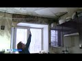 На потолке экосистема из плесени: в Ярославле в доме на Алмазной протекает крыша