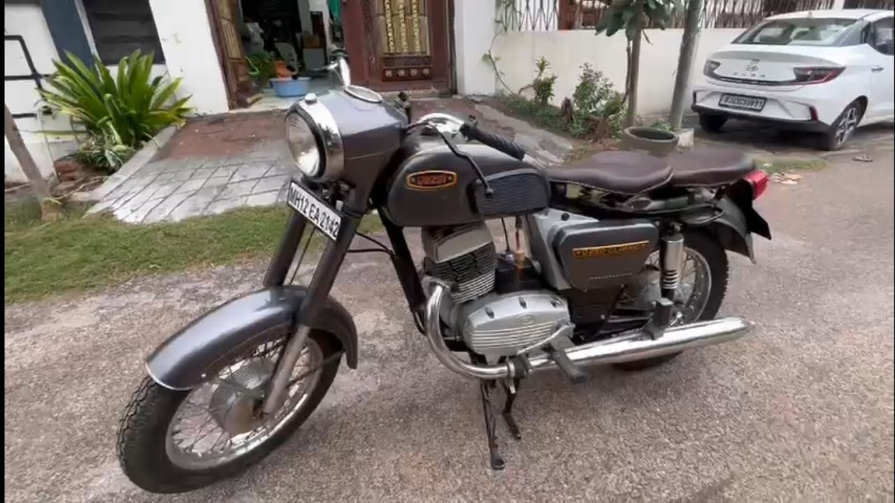 sale for old yezdi D 250 classic 1981 model good condition YouTube