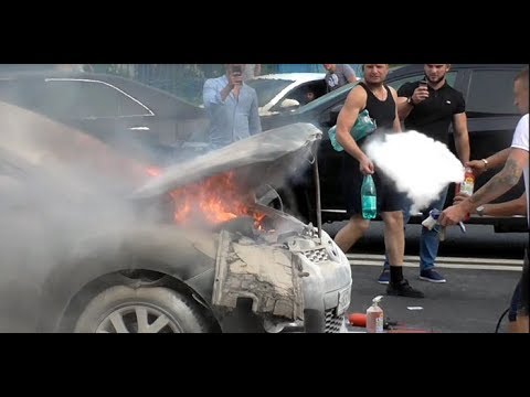 Пожар на Севастопольском проспекте в Москве. Сгорела иномарка. 04.08.2018.