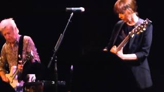 Suzanne Vega - Crack In The Wall