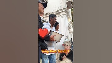 Phật tử nước bạn cúng dường cho Thầy 🙏